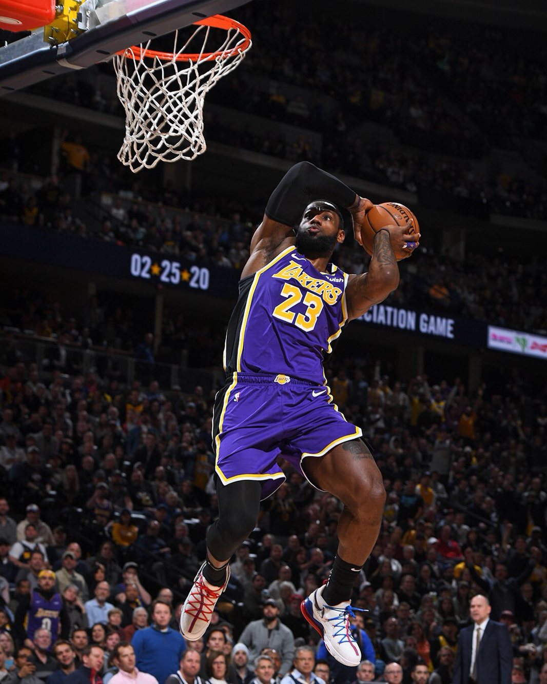 他既能在关 他既能在关