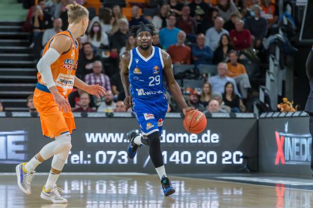 让外线球员 让外线球员