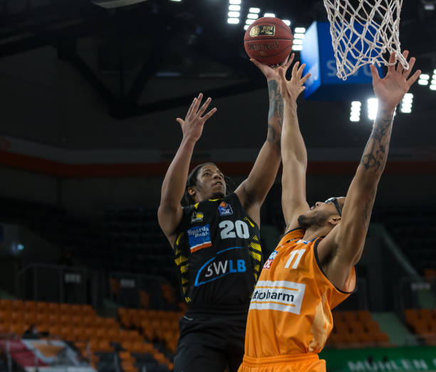 在进攻端 在进攻端